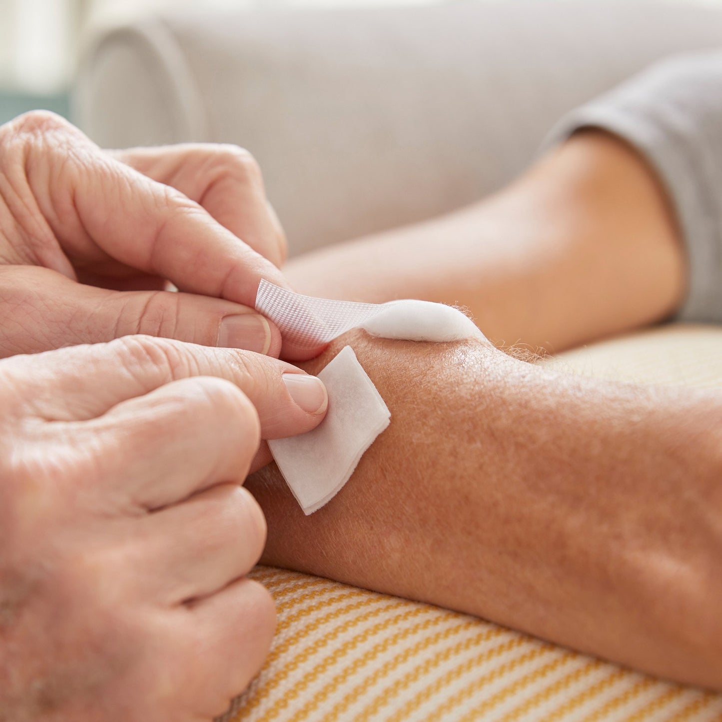 McKesson Adhesive Remover, 2-2/5 x 2-2/5 Inch Wipe 176-5729