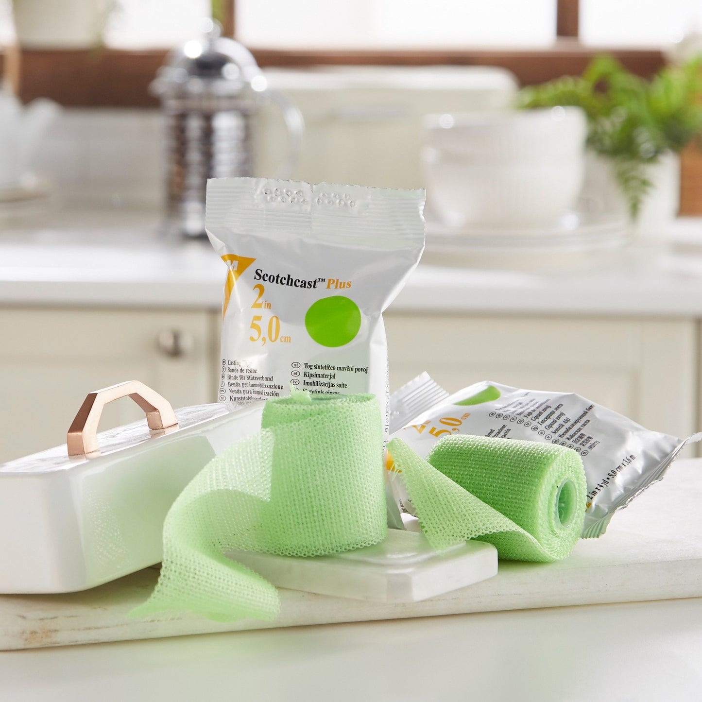 3M™ Scotchcast™ Plus Bright Green Cast Tape, 2 Inch x 4 Yard 82002V