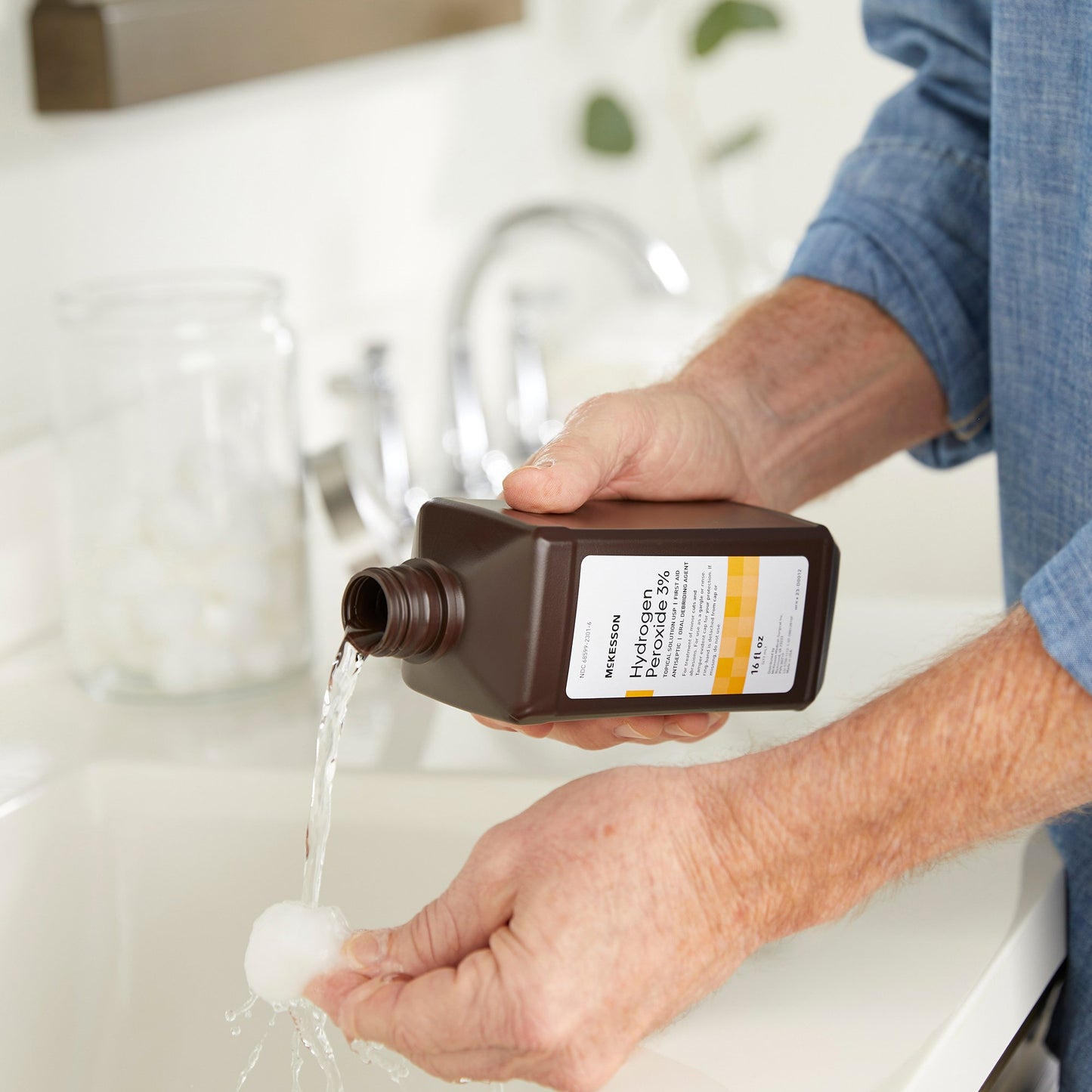 McKesson Hydrogen Peroxide Antiseptic, 16-ounce bottle 23-D0012