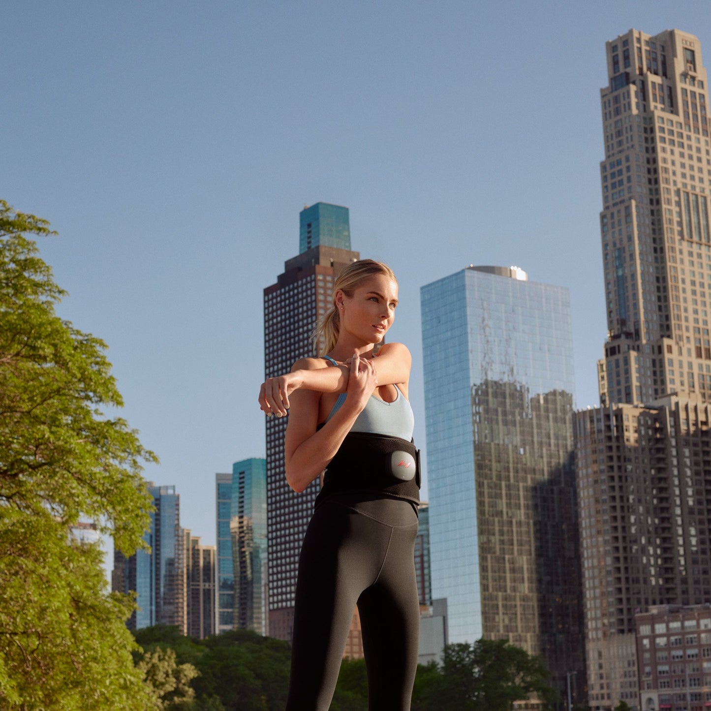 Hyperice Venom 2 Back Heat and Massage Therapy Wrap, One Size Fits Most 22000 001-00