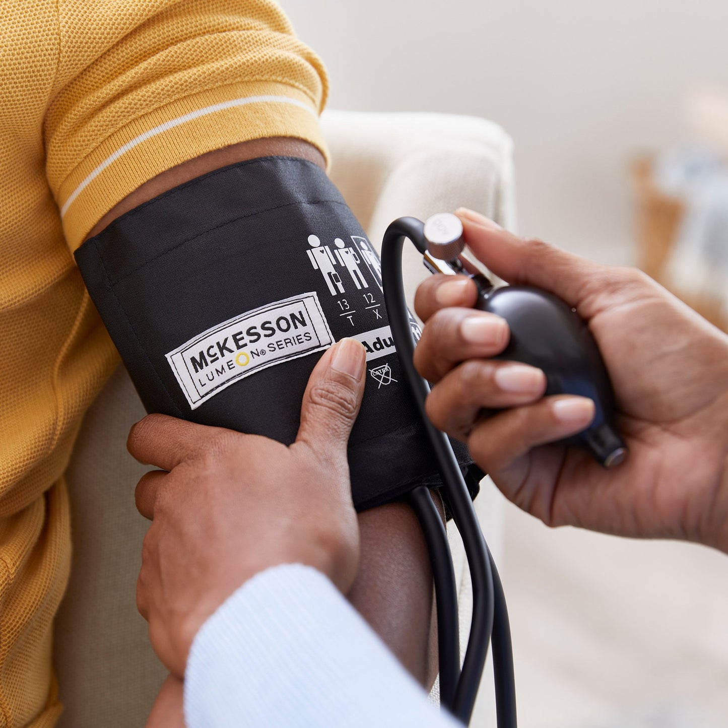 McKesson Lumeon™ Blood Pressure Bulb and Cuff, Medium Cuff, 23 – 40 cm, Adult 01-865-11ABKGM