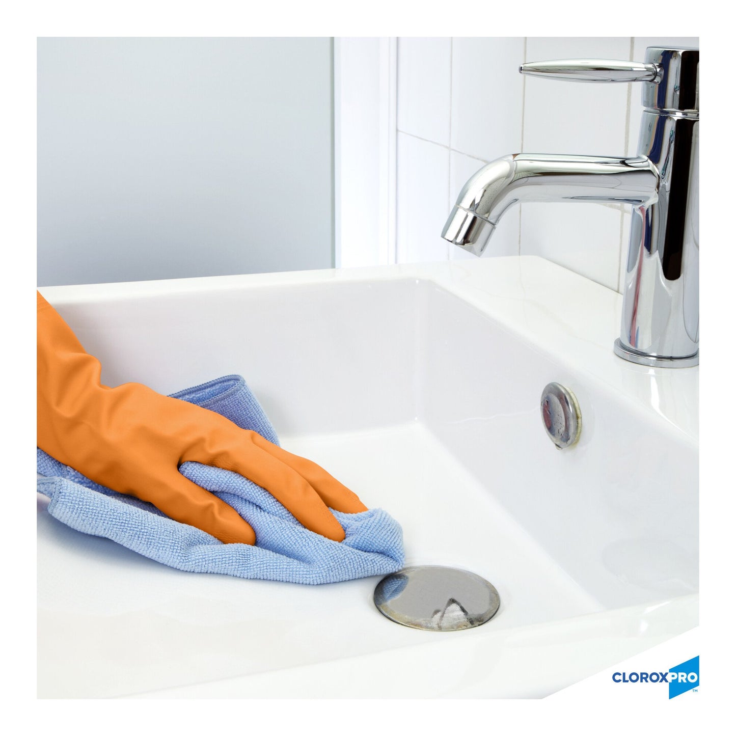 Clorox Pro™ Clean-Up® Disinfectant Cleaner w/ Bleach, 32-ounce spray bottle 35417