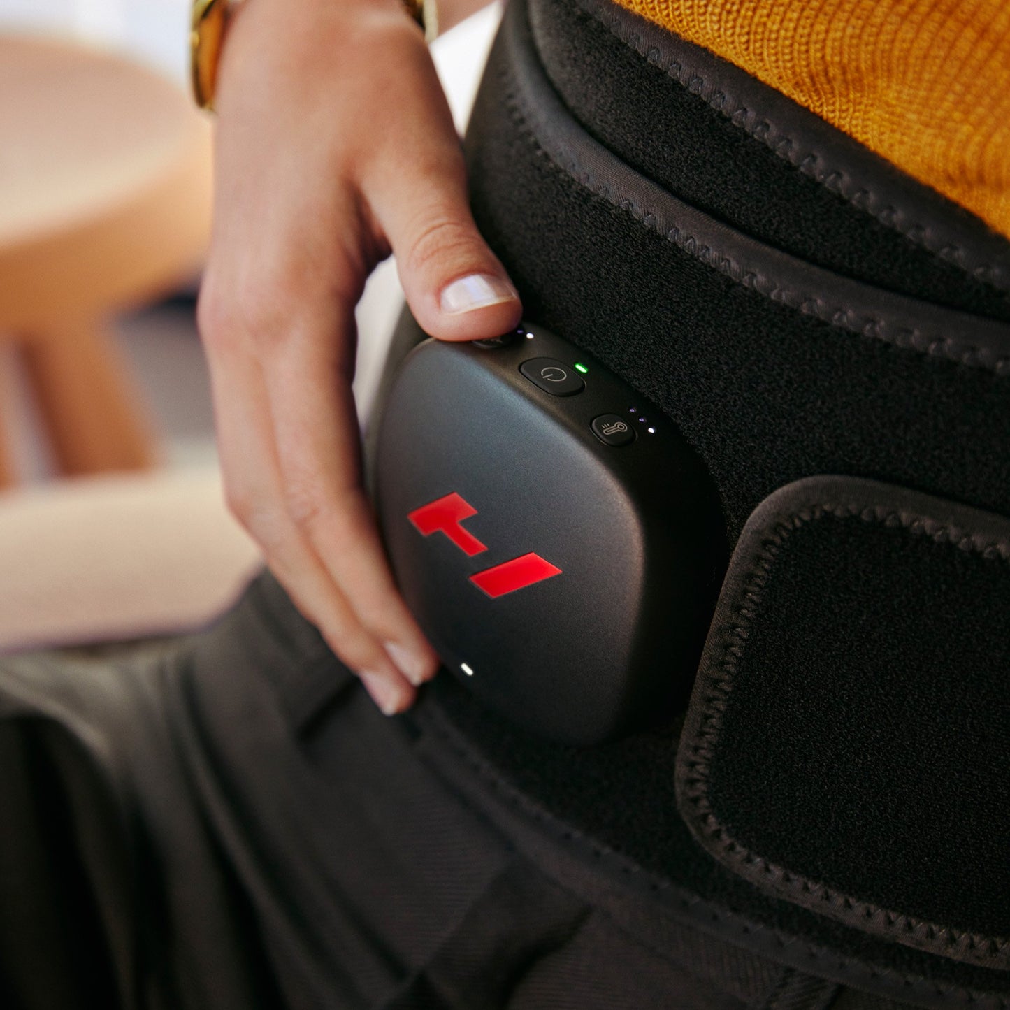 Hyperice Venom 2 Back Heat and Massage Therapy Wrap, One Size Fits Most 22000 001-00