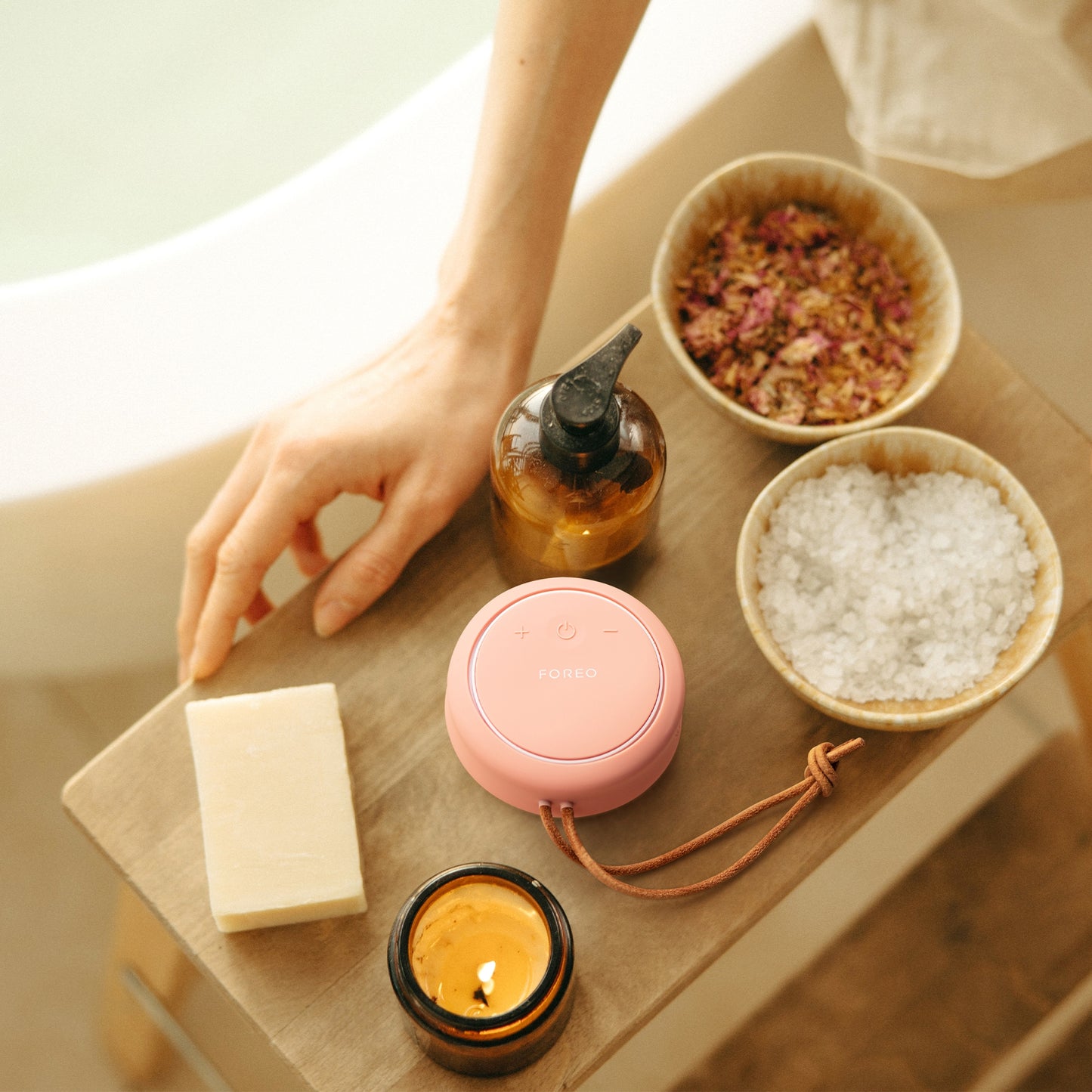 LUNA™ 4 body Massaging Body Brush, Perfect Peach F1382