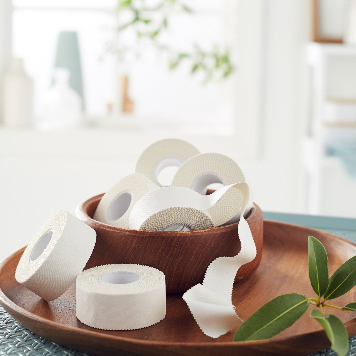 Kendall™ Cloth Medical Tape, 1 Inch x 10 Yard, White 3142C