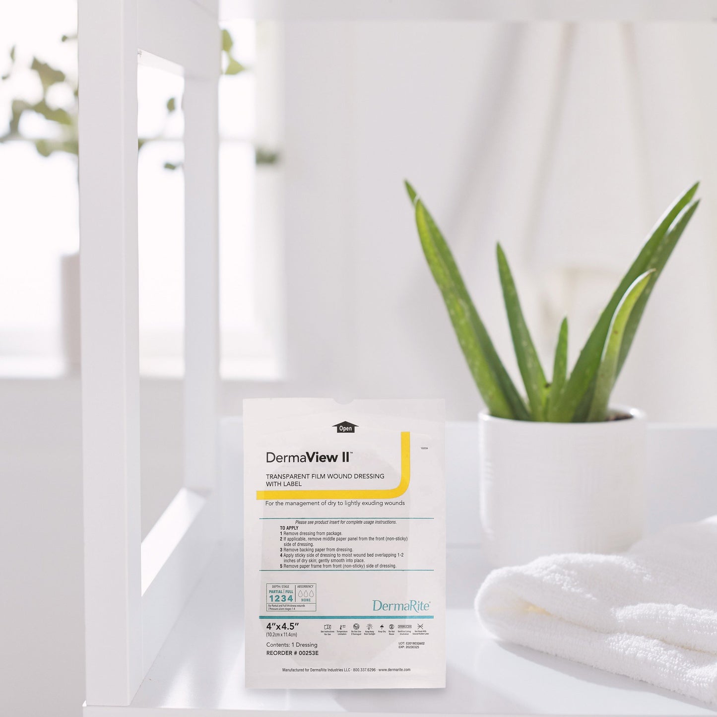 DermaView II™ Transparent Film Dressing with Border, 4 x 4½ Inch 00253E