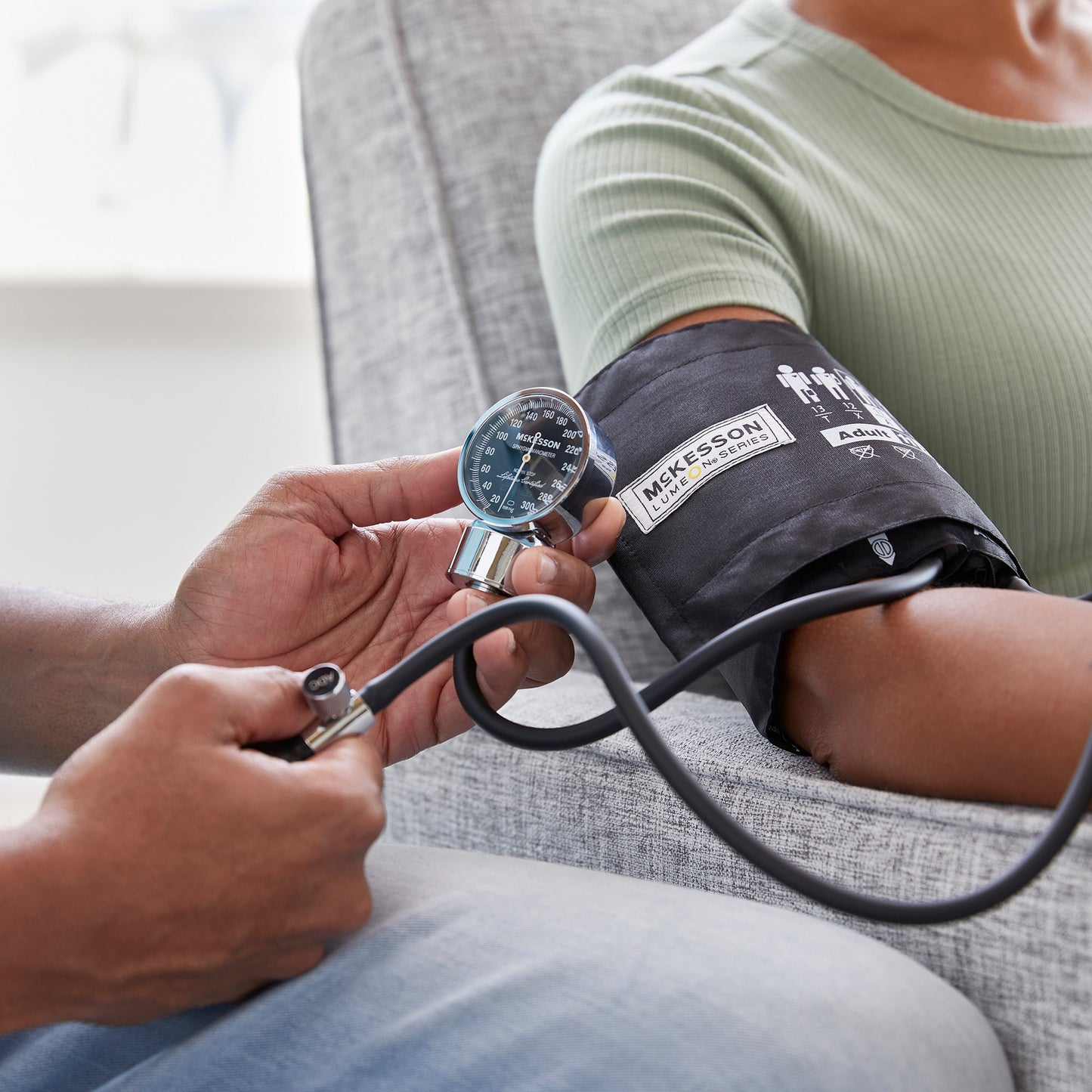 McKesson Lumeon™ Aneroid Sphygmomanometer 01-700-11ABKGM