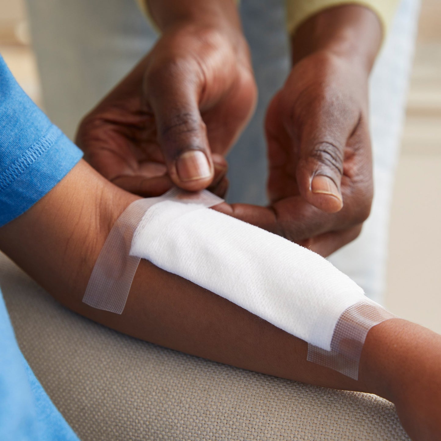 McKesson Nonwoven Sponge, 4 x 4 Inch, 4-Ply 94442000