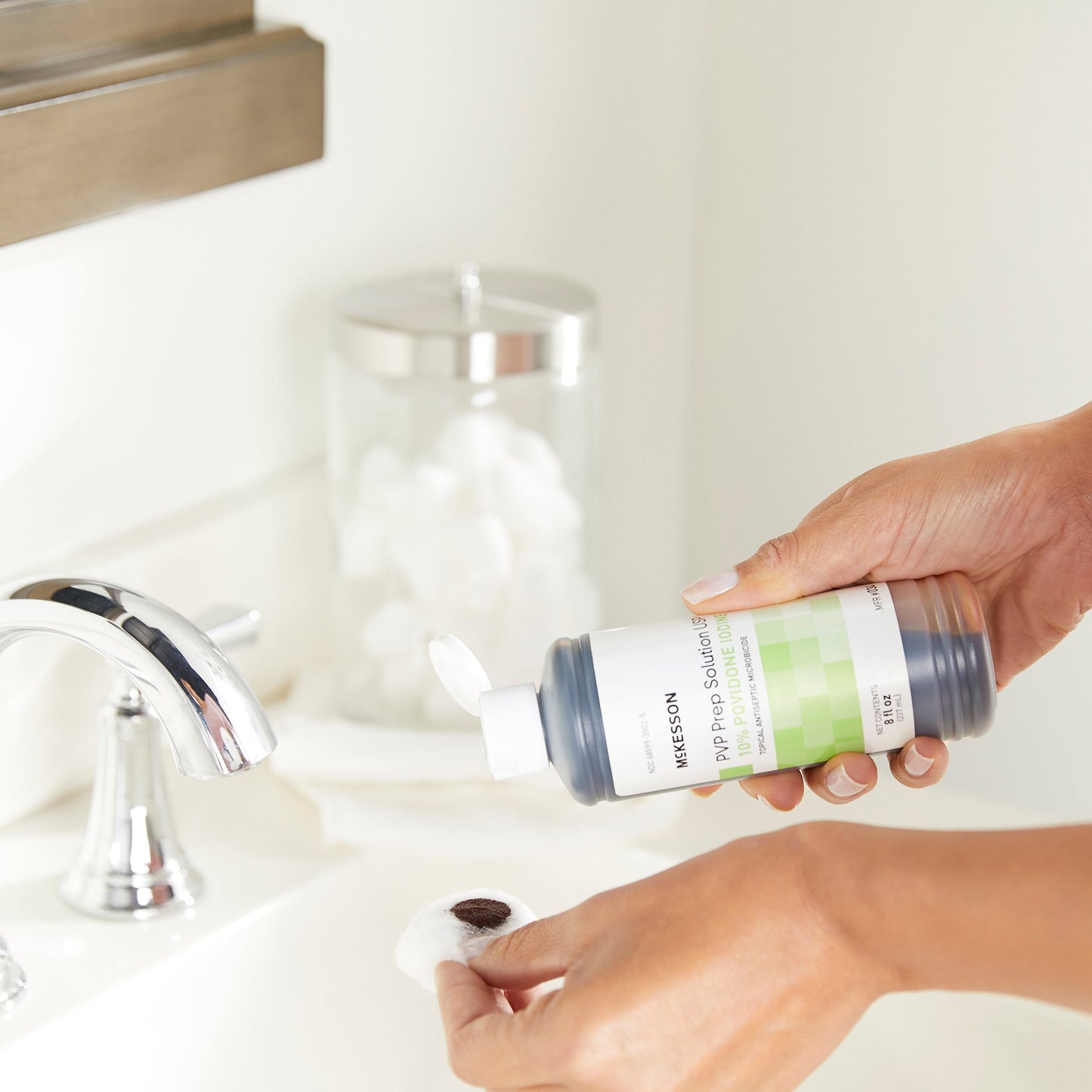 McKesson Microbicide Antiseptic PVP Scrub Solution, 8-ounce bottle 034