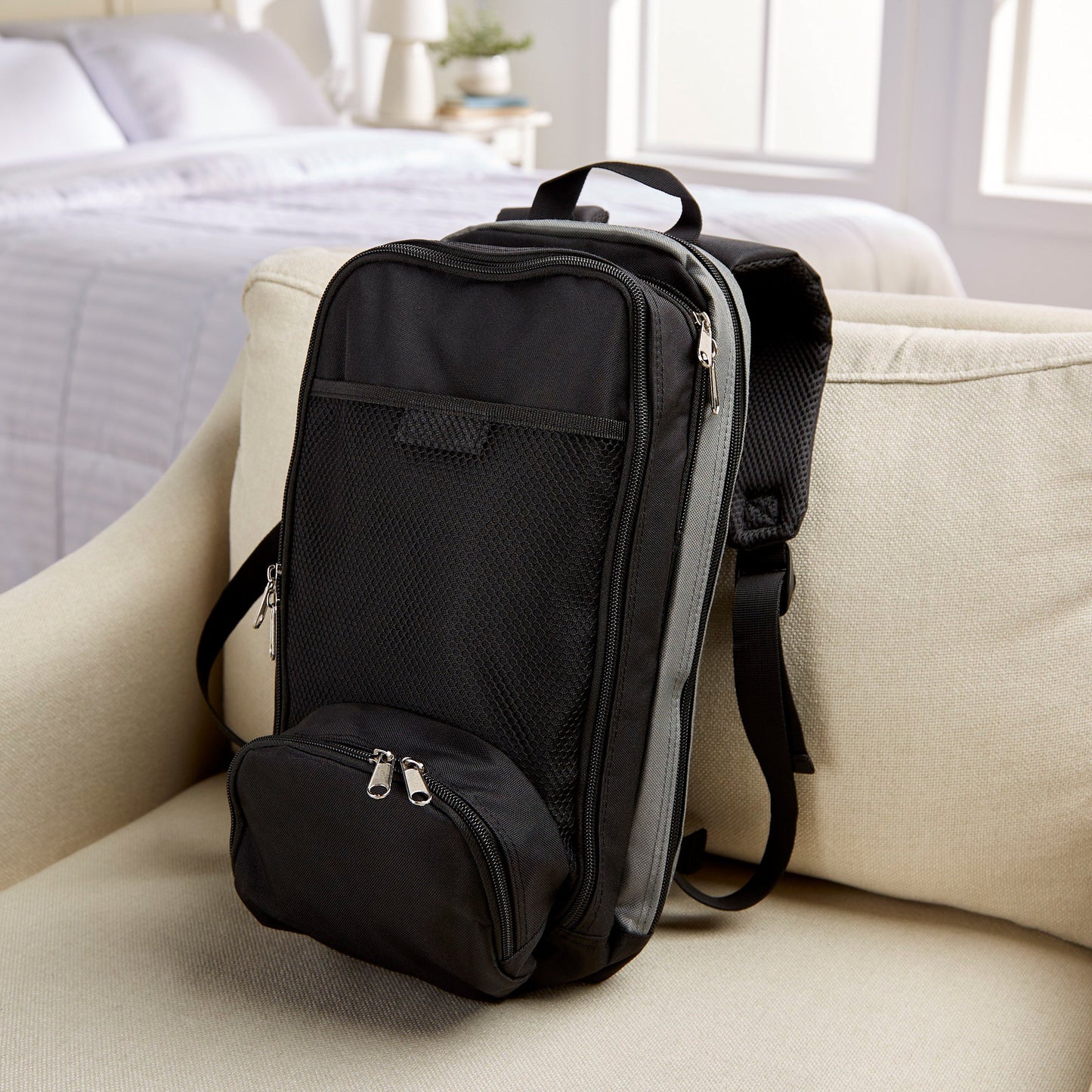 McKesson Feeding Pump Backpack for Two 1000-mL Bags, Kangaroo™ Dual Flush System MJ1000