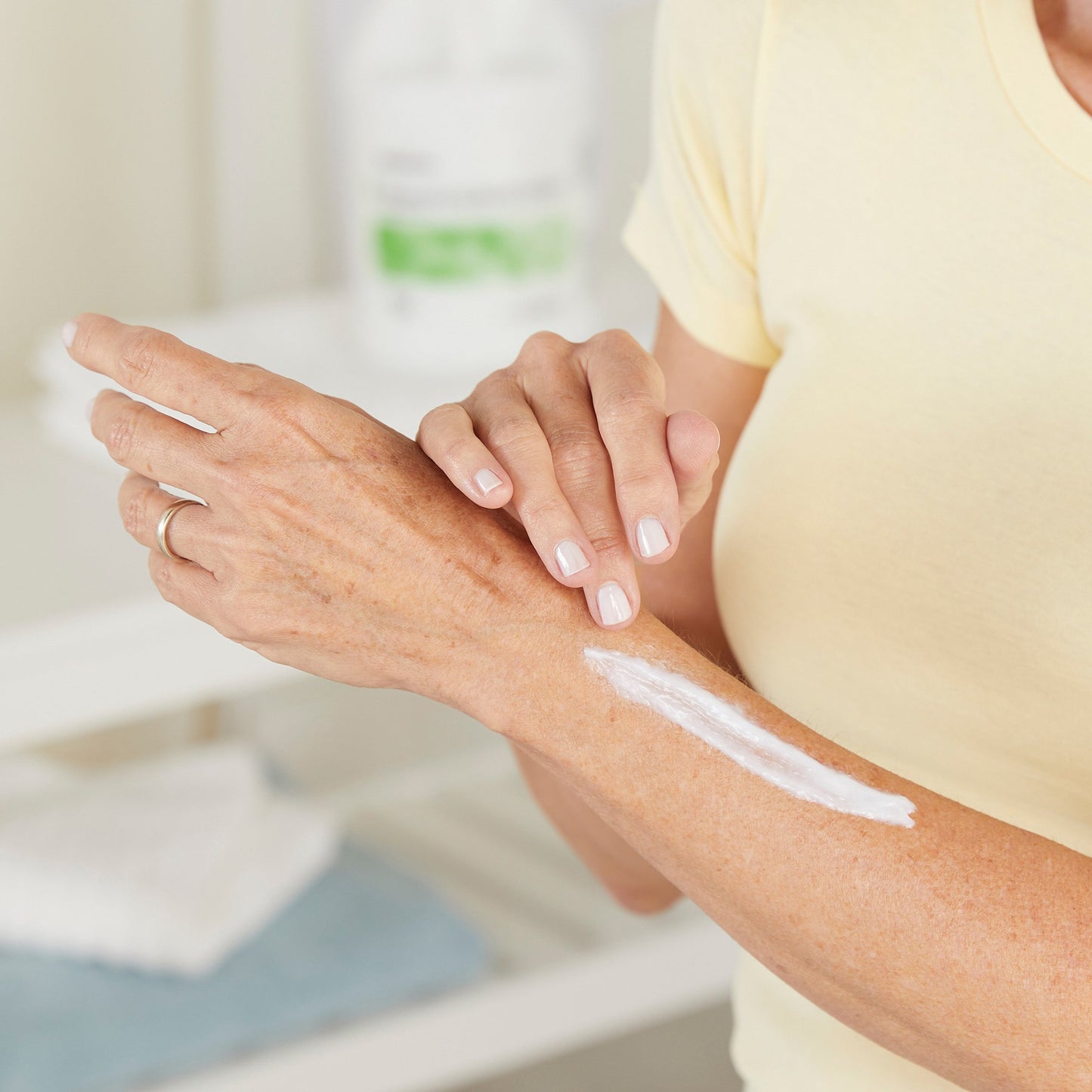 McKesson Moisturizer, Cucumber Melon Scent, 1 gal Jug 53-28001-GL