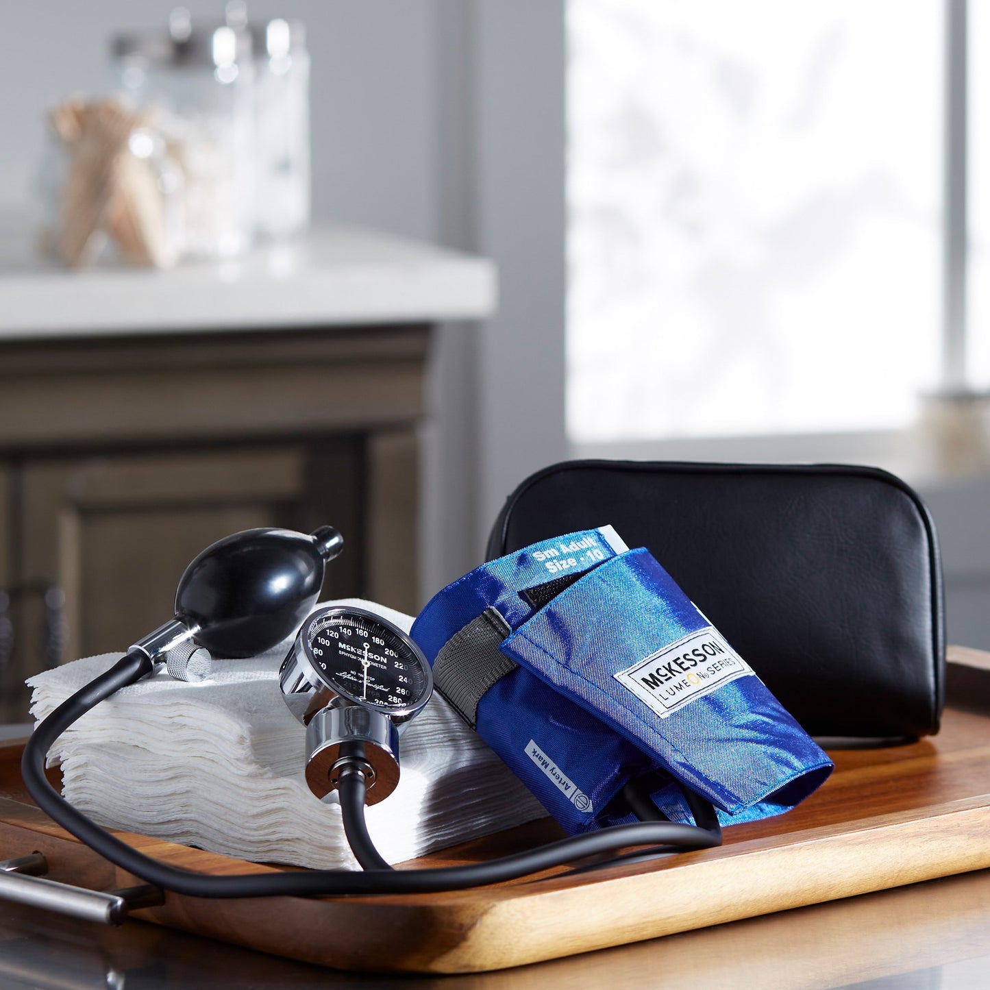 McKesson Lumeon™ Aneroid Sphygmomanometer, Small 01-700-10SARBGM