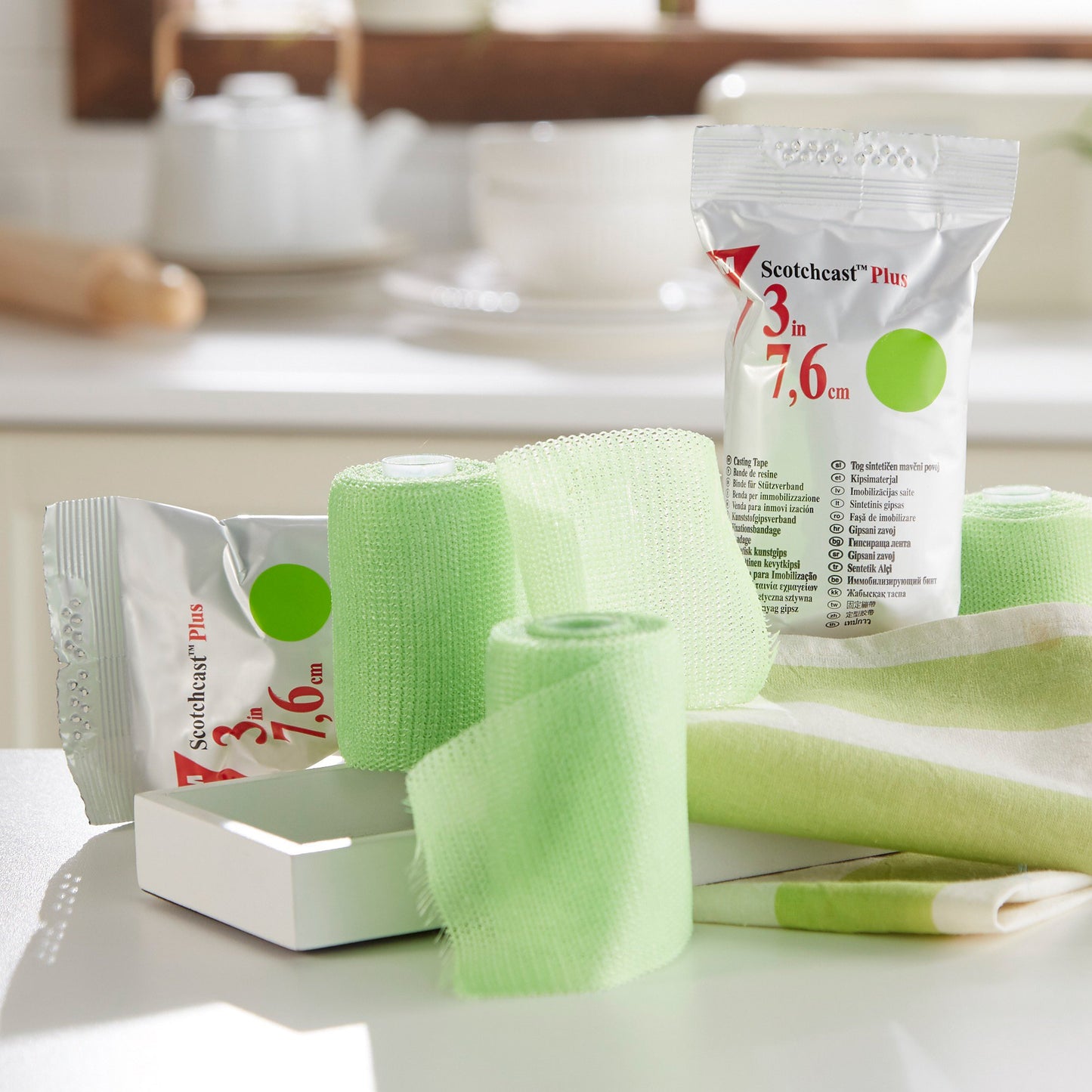 3M™ Scotchcast™ Plus Bright Green Cast Tape, 3 Inch x 4 Yard 82003V